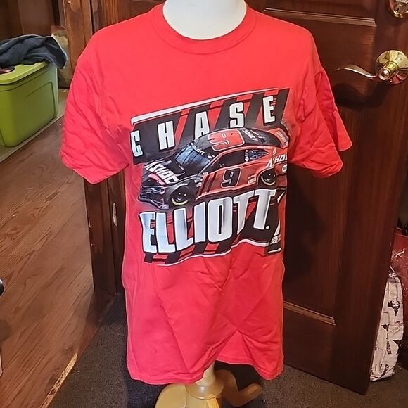 Hendricks Chase Elliot Race Car Tee #9 Medium - Picture 1 of 5